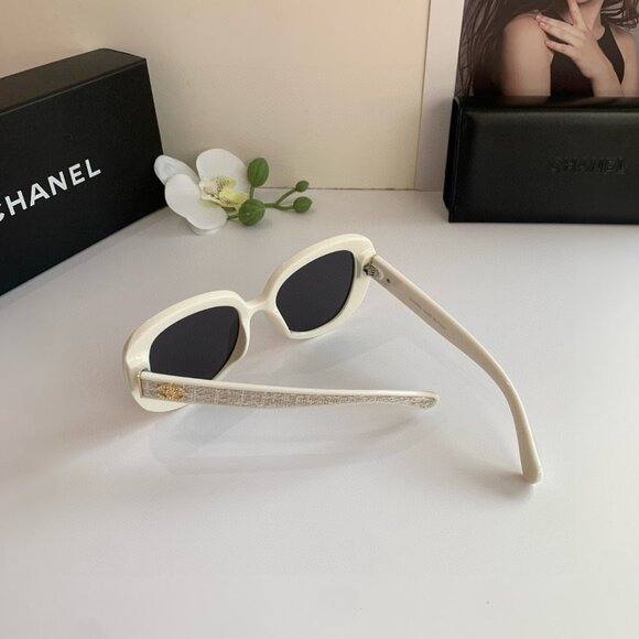 Iconic Chanel Black & Cream Eyewear - Picture 7 of 8